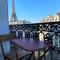 Outstanding 2 bedrooms with a terrific Eiffel Tower view - Paříž