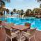 Apartamento a beira-mar com piscina