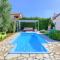 Holiday house NIKA with pool and jacuzzi - Linardići