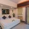 StayVista's Shantam House - Dive into relaxation with a pool and tennis lawn - لونافالا