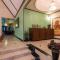 StayVistas Shantam House - Dive into relaxation with a pool and tennis lawn