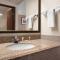 Days Inn & Suites by Wyndham Kansas City - CHIEFS Stadium
