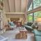 1 Mi to Town Chalet-Style Highlands Retreat