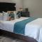 Forest Hills Lodge Modern Room - Louis Trichardt