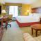 Holiday Inn Express & Suites Bloomington, an IHG Hotel