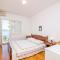 Apartment and Rooms Franka