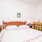 Apartment and Rooms Franka