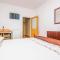 Apartment and Rooms Franka