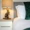 Mulberry House - Luxurious and Modern 4-Bed in Solihull near NEC,JLR, Airport, Resorts World, HS2