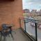 Large 2 Bed, 2 Bath, Free Parking & WiFi