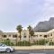 On the Beach in Camps Bay - fully equipped 2 bedroom apartment