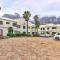 On the Beach in Camps Bay - fully equipped 2 bedroom apartment