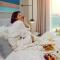 Th8 Palm Dubai Beach Resort, Vignette Collection by IHG