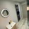 Modern 3BR Apartment - Sleeps 6 - Parking & Pets - Coast Serviced Apartments - Enquire for Trade & Long Stays