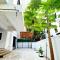 Lifespace- Spacious Hostel in a Luxurious Villa
