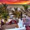 Beachfront Casa Maya Lodge