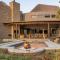 Luxury Villa looking onto Kruger National Park - Belfast