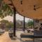 Luxury Villa looking onto Kruger National Park - Belfast