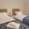 3 Bedroom Barn Conversion with HOT TUB-Garden View - Ty Cerrig Barn