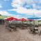 Heated Pool, Huge TV, Waterfront Tiki Bar & Grill, Close to Beaches - 萨拉索塔