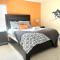 Disney Dream with Hot Tub, Pool, Xbox, Games Room, Lakeview, 10 min to Disney, Clubhouse