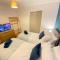 3 Bedrooms double or single beds, 2 PARKING SPACES! WIFI & Smart TVs, Balcony