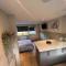 Seaview 1 bed open condo - free parking - 布莱顿霍夫