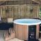 Luxury Log Cabin with Outdoor Wood Fired Hot Tub & Pizza Oven - Ribchester