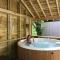 Luxury Log Cabin with Outdoor Wood Fired Hot Tub & Pizza Oven - Ribchester