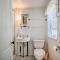 Charming MV Cottage Walk to Dtwn Oak Bluffs! - أوك بلوفس