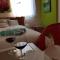 THE POPPIES Guest House - 100m Ocean - Private Spaces