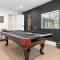 Modern Split Level Cabin -Hot Tub & Game Room