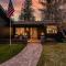 Modern Split Level Cabin -Hot Tub & Game Room