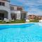 Villetta con piscina budoni affitti spiaggia 700 mt