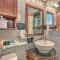 1 Mi to Lake Gregory Boho Crestline Cabin - Crestline