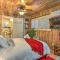 1 Mi to Lake Gregory Boho Crestline Cabin - Crestline