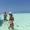 Himandhoo Travel & Stays