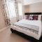 Booker Avenue House - 4 bedroom house with garden and parking