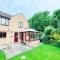 Booker Avenue House - 4 bedroom house with garden and parking