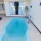 COPFL0101 - Casa grande com piscina privativa