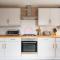 Heritage Cottage - Charming and stylish home with lovely garden