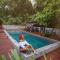 Hostel-Island Paradise, Saboga Lodge and Villa Noelia