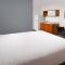 WoodSpring Suites Chicago Darien