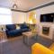 Saltbox Properties- LARGE!! 3 bed, 3 bath house, parking, fast wifi, town centre location! sleeps 6 - 阿什比德拉祖什