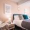 Saltbox Properties- LARGE!! 3 bed, 3 bath house, parking, fast wifi, town centre location! sleeps 6 - 阿什比德拉祖什
