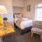 Saltbox Properties- LARGE!! 3 bed, 3 bath house, parking, fast wifi, town centre location! sleeps 6 - 阿什比德拉祖什
