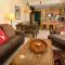 Spacious, Mountain Chic, Close to Ski Lift 1 bedroom - TM316