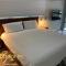 NormalBnB - 2 Blocks From Restaurants, Bars, Hospital