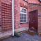 Saltbox Properties- LARGE!! 3 bed, 3 bath house, parking, fast wifi, town centre location! sleeps 6 - 阿什比德拉祖什