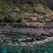 Casa da Rocha de Baixo by An Island Apart - Santana